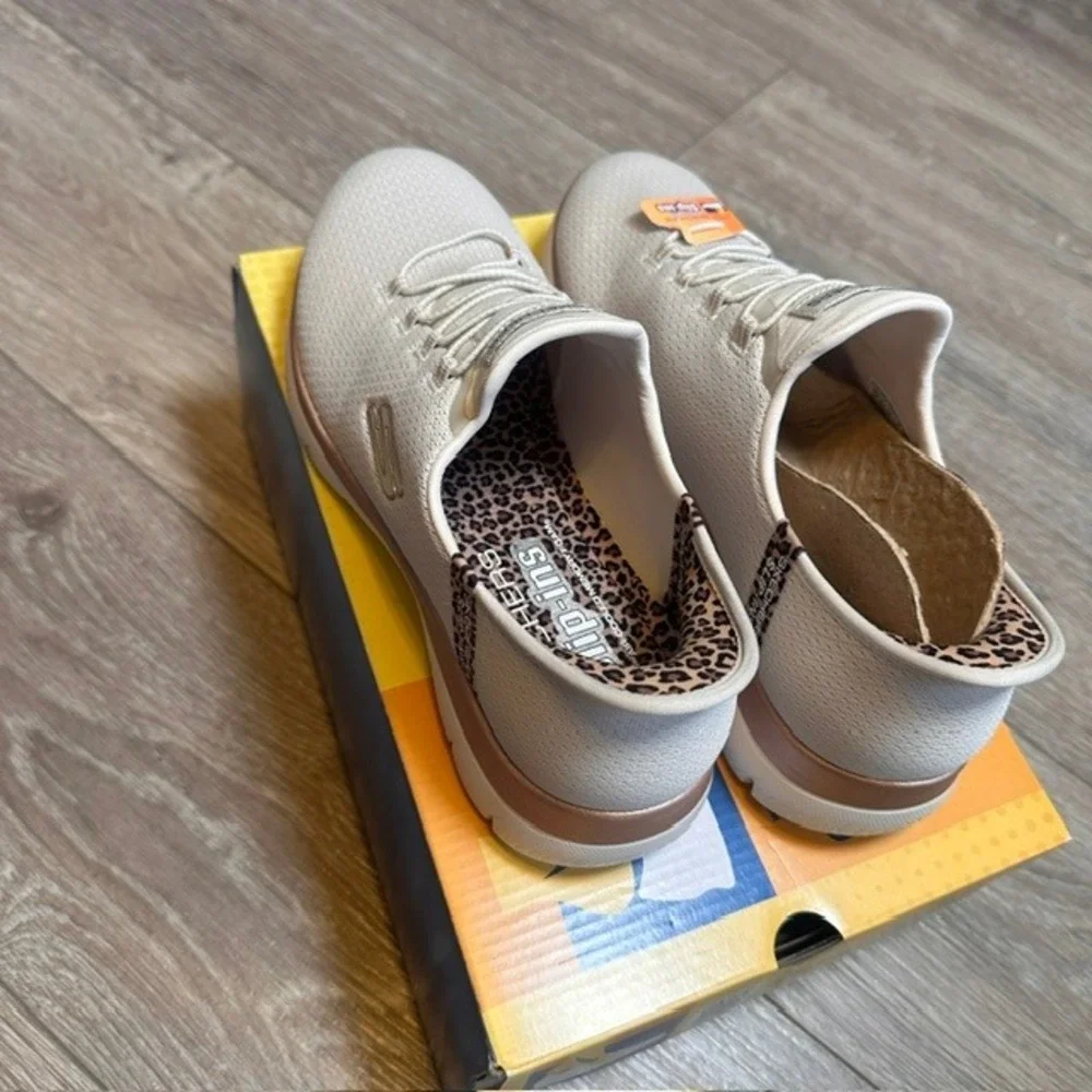 Skechers Women's NIB Slip-ins Summits Leopard Chic Natural/Leopard Sneakers 9.5